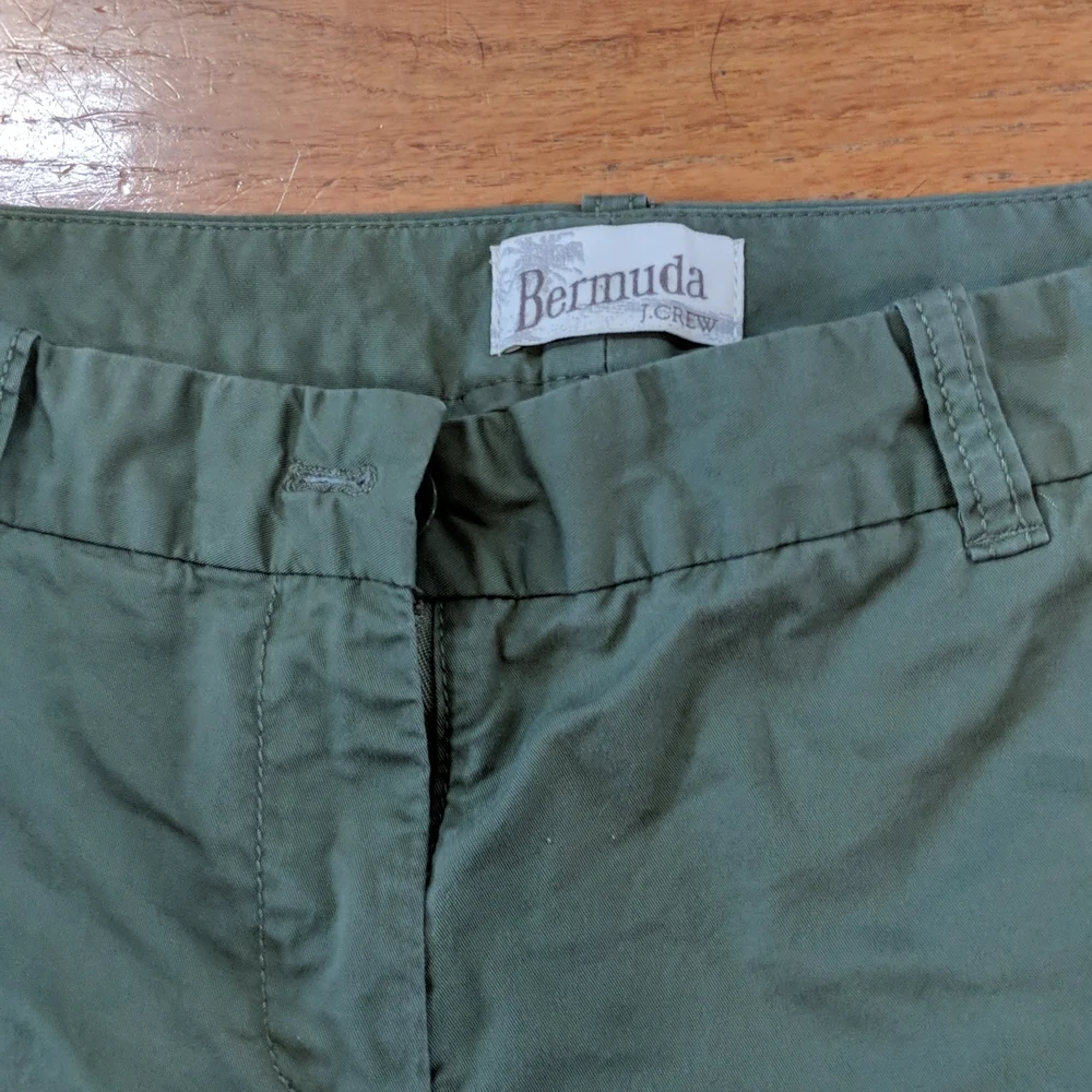 $5 w/bundle J.Crew Green Bermuda Shorts Sz 4